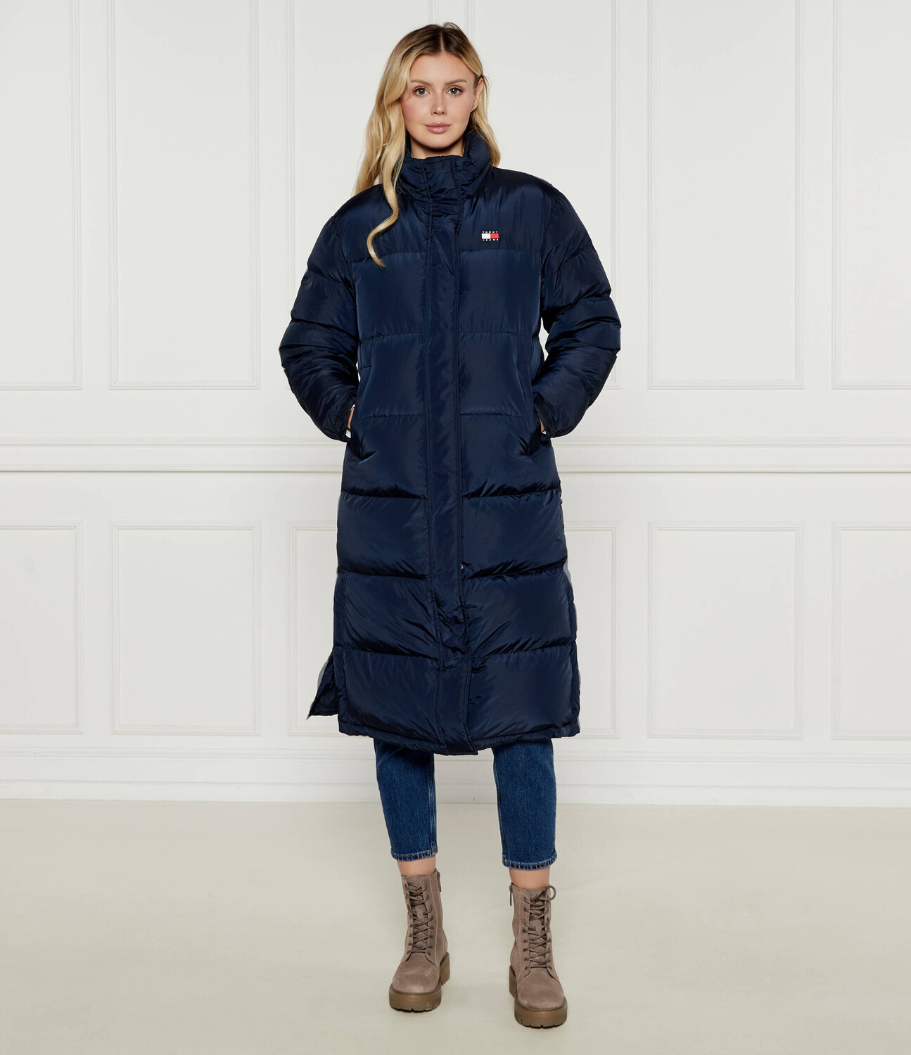 

Пуховое пальто Tommy Jeans ALASKA, темно-синий
