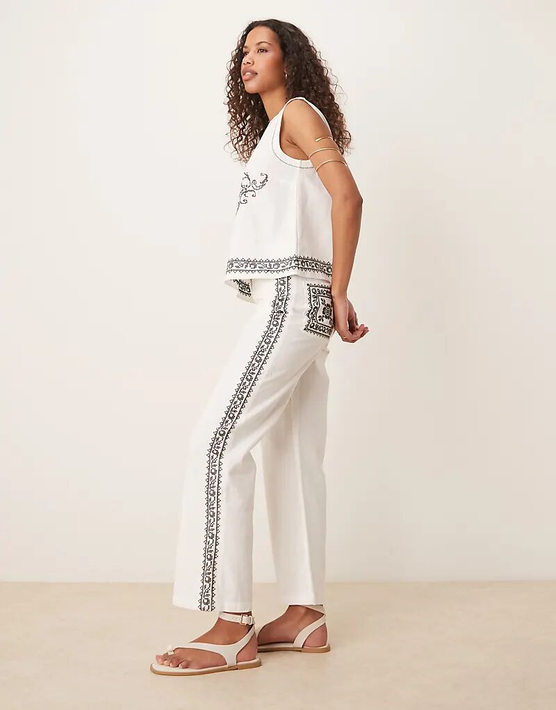 

Прямые брюки ASOS DESIGN с монохромной вышивкой