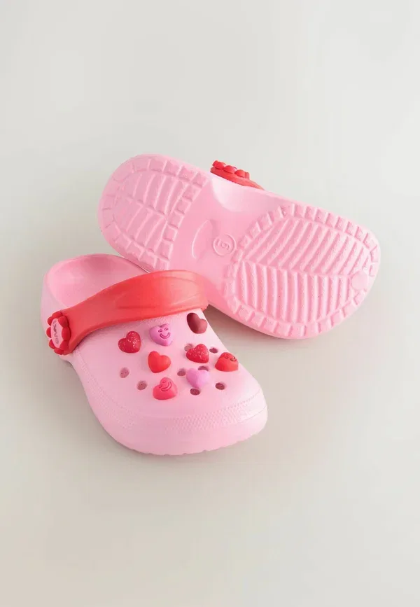 Тип товара: Шлепанцы, бренд: Next, модель: Standard fit clogs, цвет: розово-красный с сердечками — фото 4