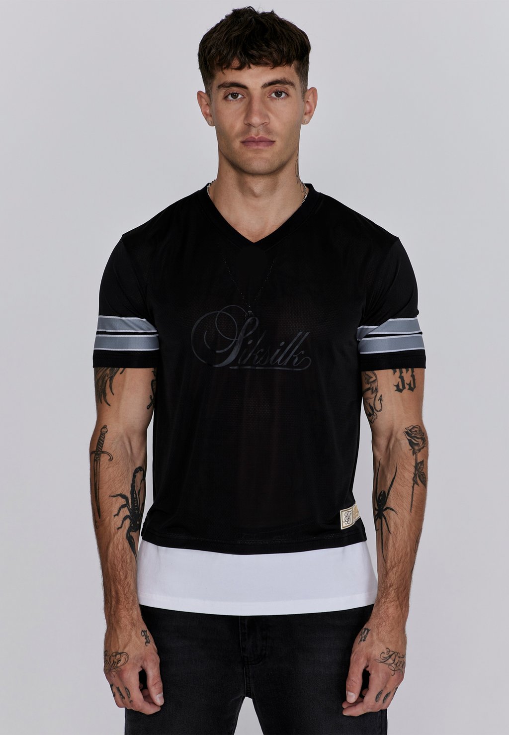 

Футболка с принтом SIKSILK, черный