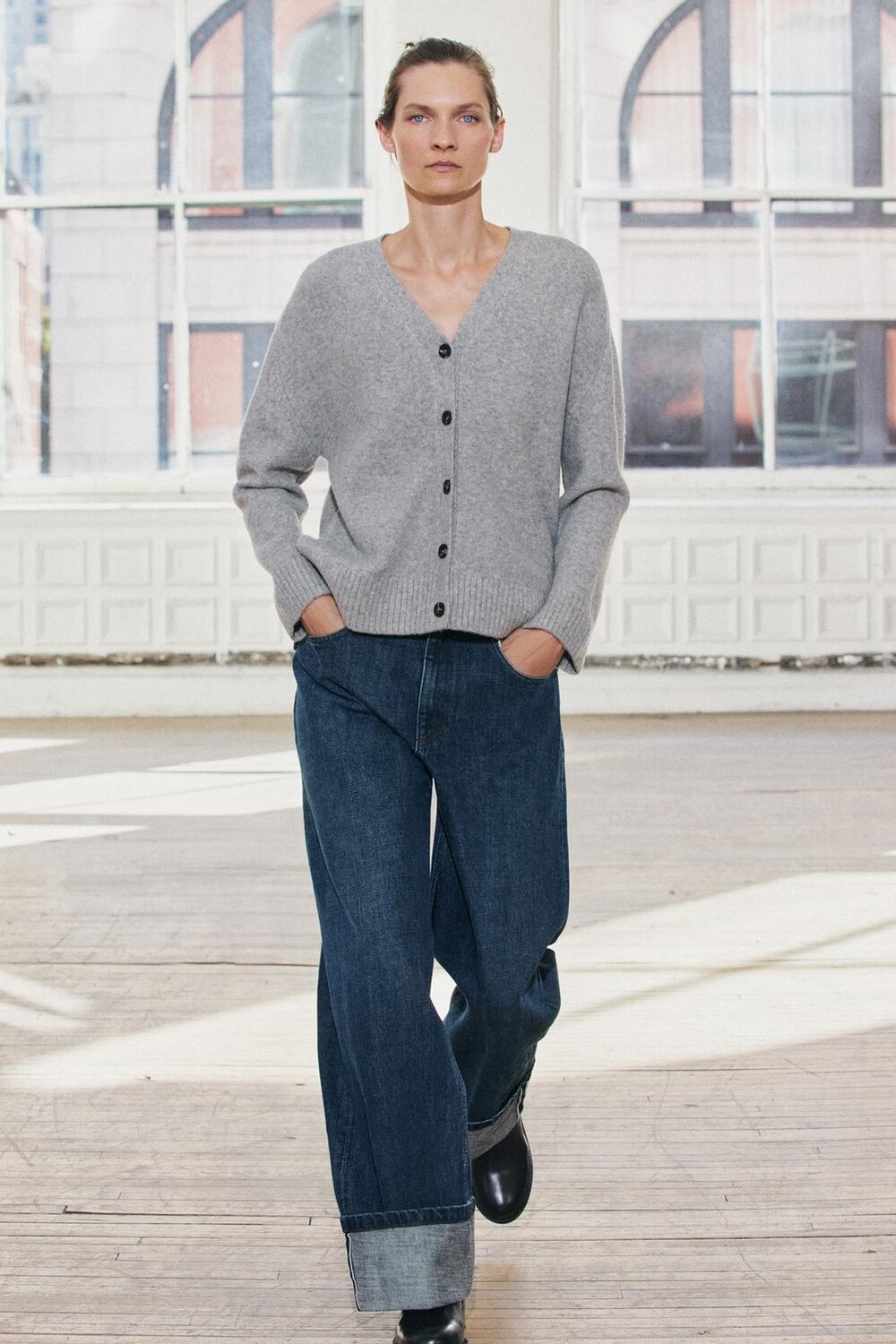 

Мягкий вязаный кардиган ZARA, серый мергель