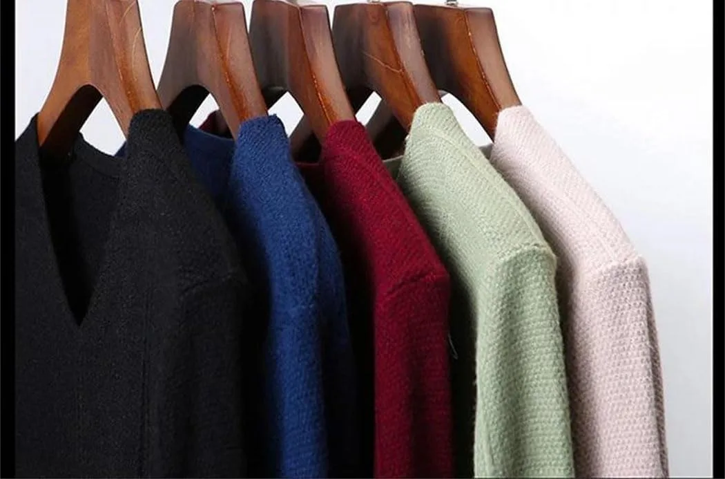 Мужской свитер Slim Fit V-образным вырезом однотонный для весны и осени — фото 3
