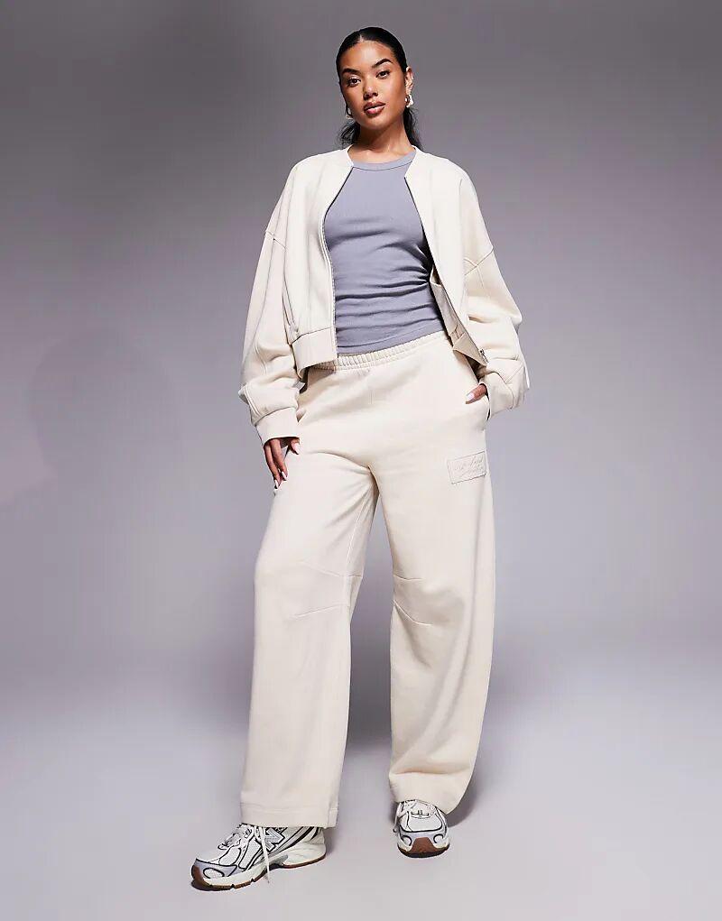 

Тяжёлые джоггеры Weekend Collective Coord с рельефной графикой в бежевом цвете