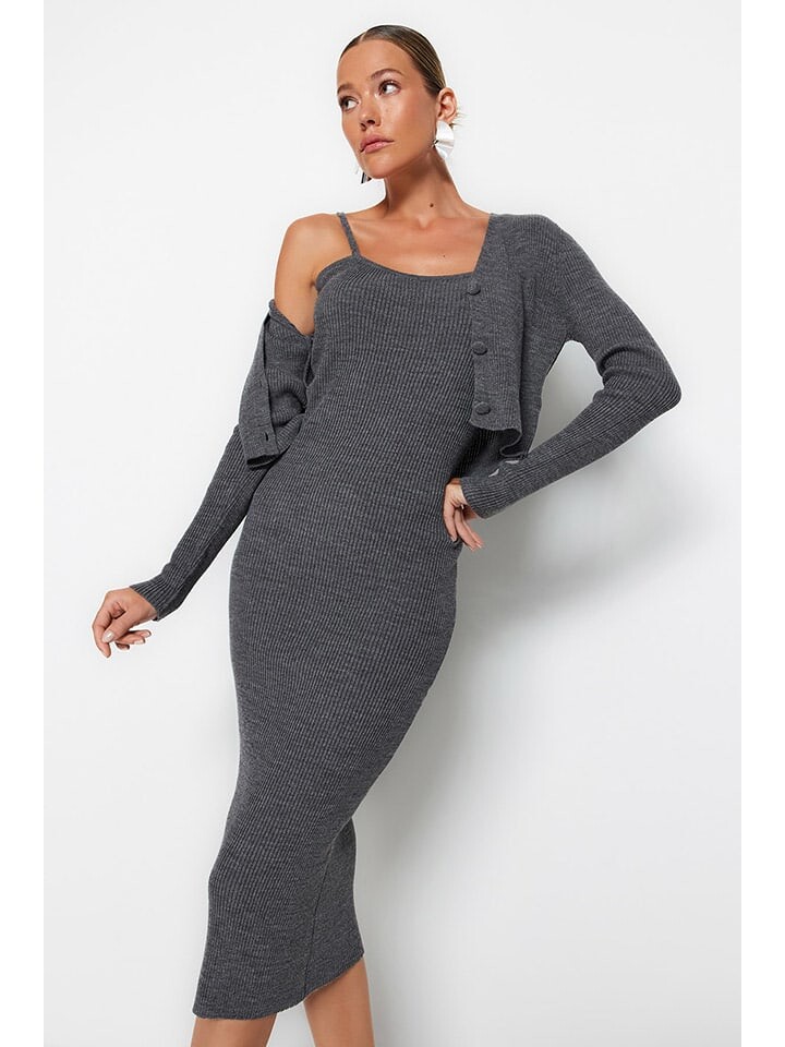 

Платье до колена trendyol Strickkleid, антрацит