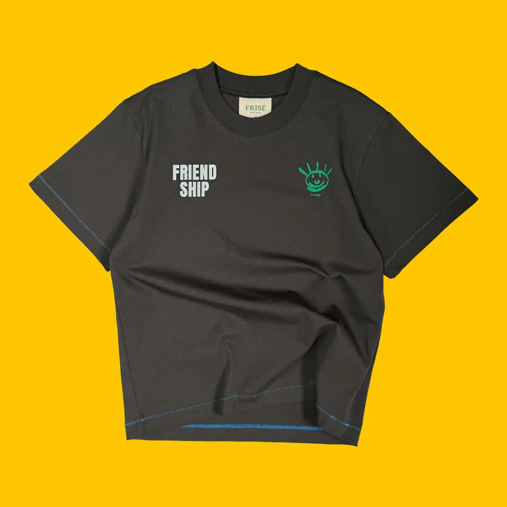 Детская футболка с коротким рукавом Friend Ship тёмно-коричневая от Frise