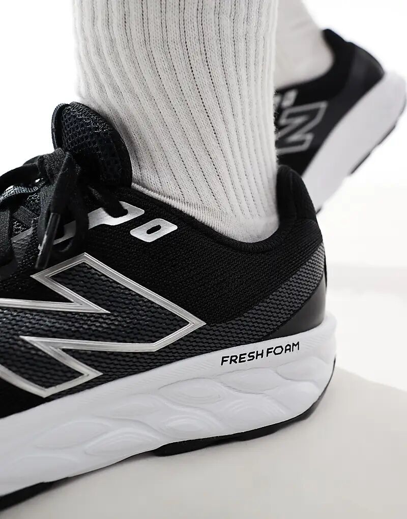 Кроссовки для бега New Balance 520 в черно-белом цвете — фото 4