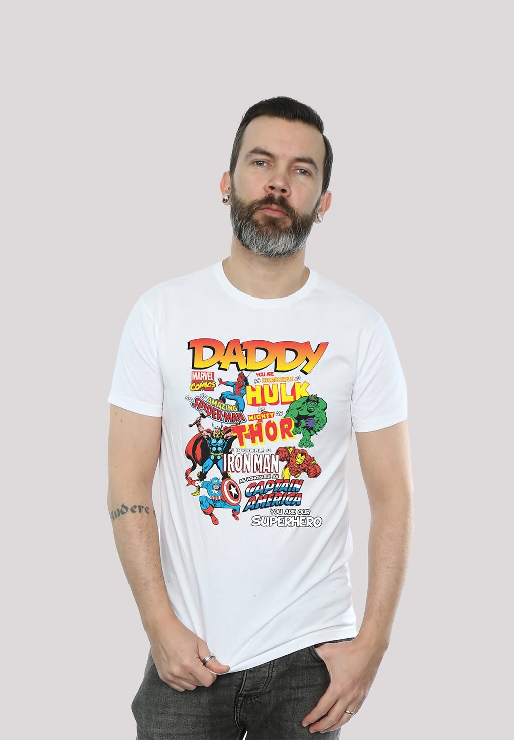 

Футболка с принтом MARVEL COMICS OUR DAD SUPERHERO PREMIUM SUPERHELDEN IRON MAN CAPTAIN AMERICA HULK THOR LOKI PUNISHER SPIDER-MAN FAN MERCH F4NT4STIC, белый