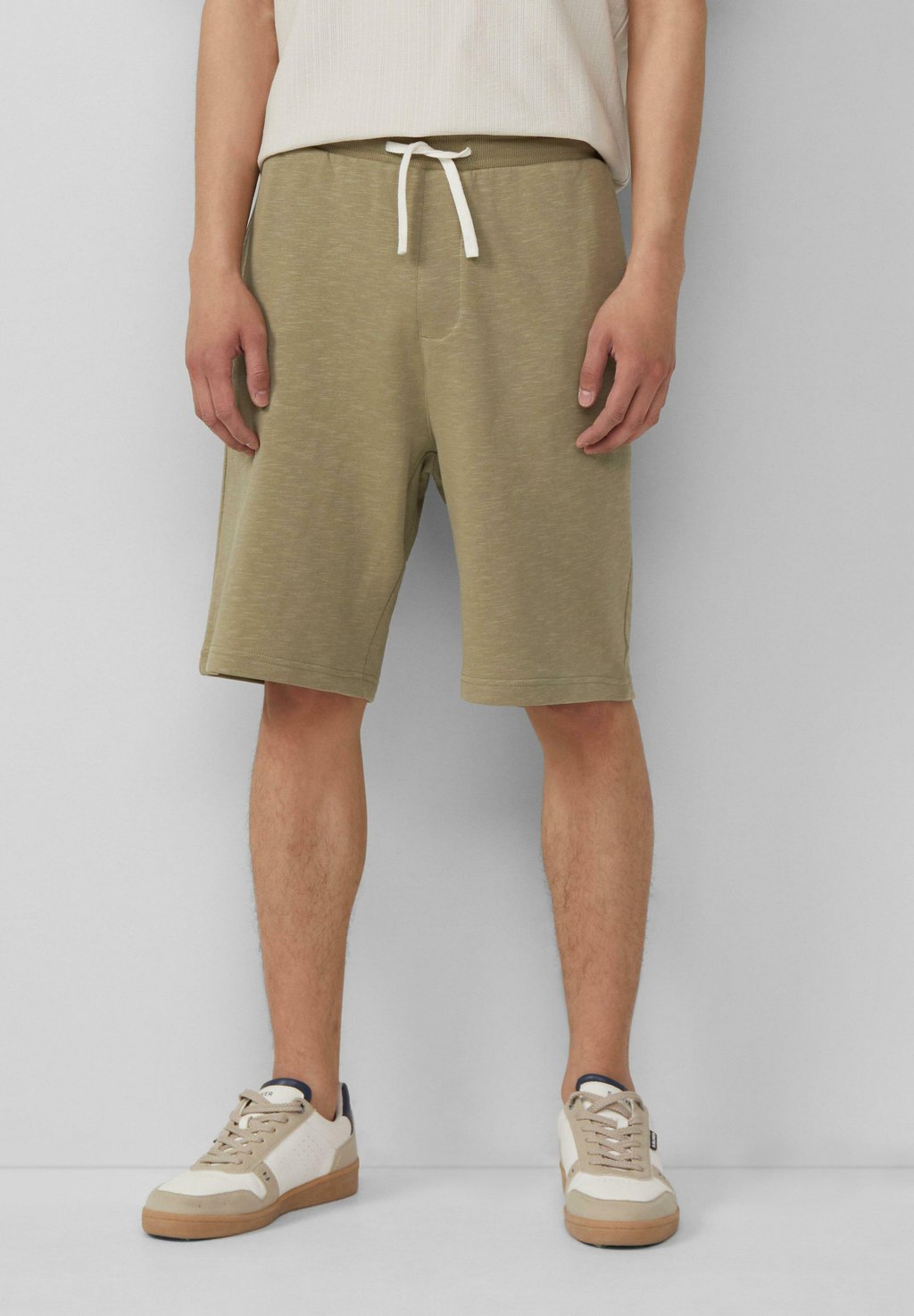 

Шорты DETROIT-BERMUDA MIT FLAMMGARNSTRUKTUR IM RELAXED FIT - Tracksuit bottoms s.Oliver, темно-зеленый