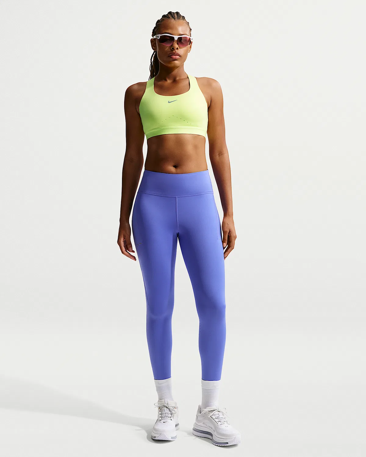 Женский спортивный бюстгальтер Nike Swift с высокой поддержкой и легкой подкладкой, Light Lemon Twist/Silver — фото 4