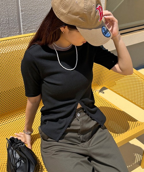 

ISOOK Футболка с ребристым принтом и крючком, с коротким рукавом, разрезом и вырезом, ZOZOTOWN, черный