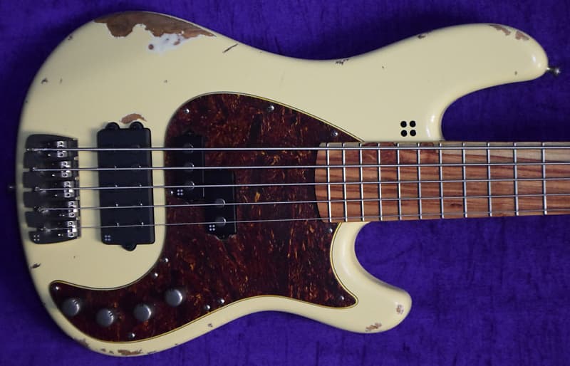 

Басс гитара Sandberg Cal. VM-5, Hardcore Aged Creme / Violet Wood