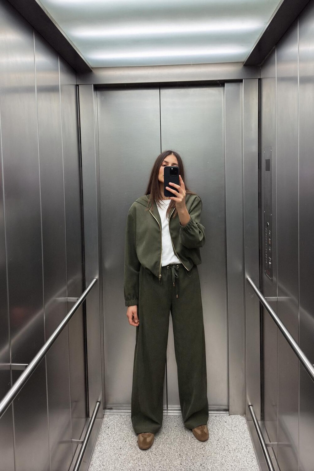 

Текстурная куртка-бомбер с капюшоном ZARA, темный хаки