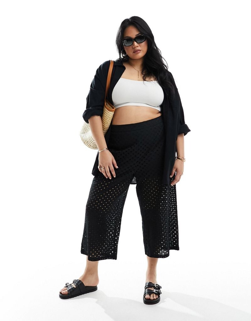 

Черные брюки-кюлоты с английской вышивкой ASOS DESIGN Curve