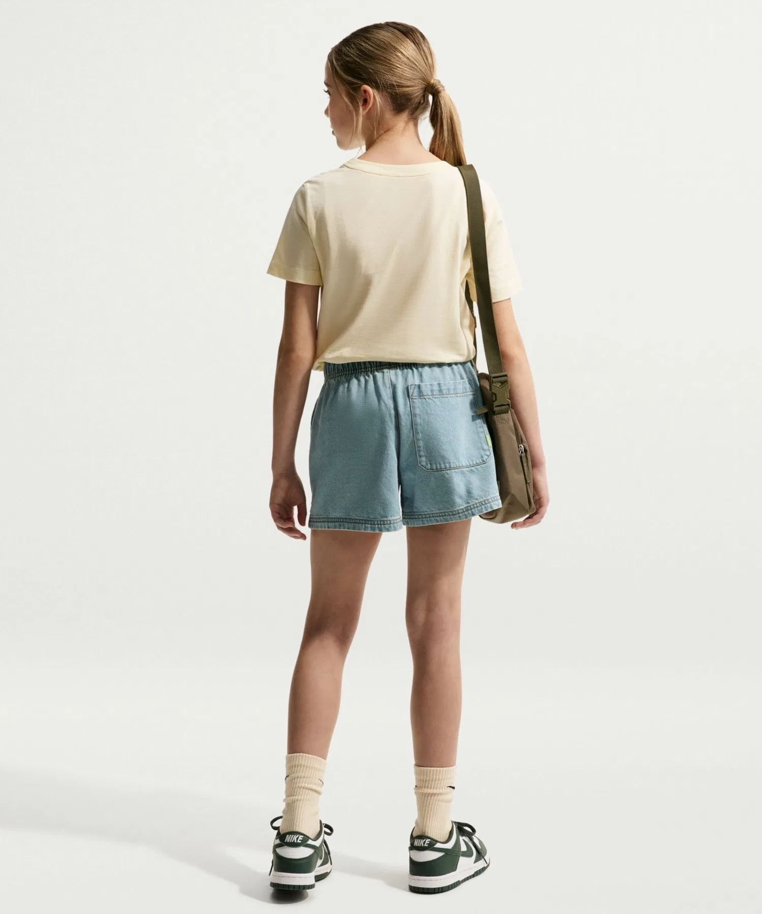 Детская футболка NIKE YTH NSW Summer Camp с логотипом чёрная — фото 3