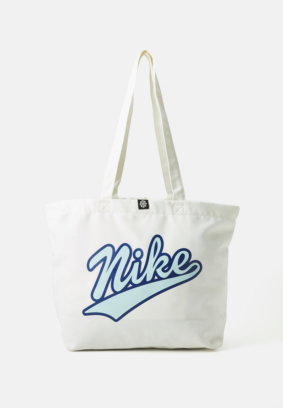 

Сумка-шоппер Nike Sportswear TOTE RETRO UNISEX, Sail/Blue Void/(Glacier Blue)/Off-White