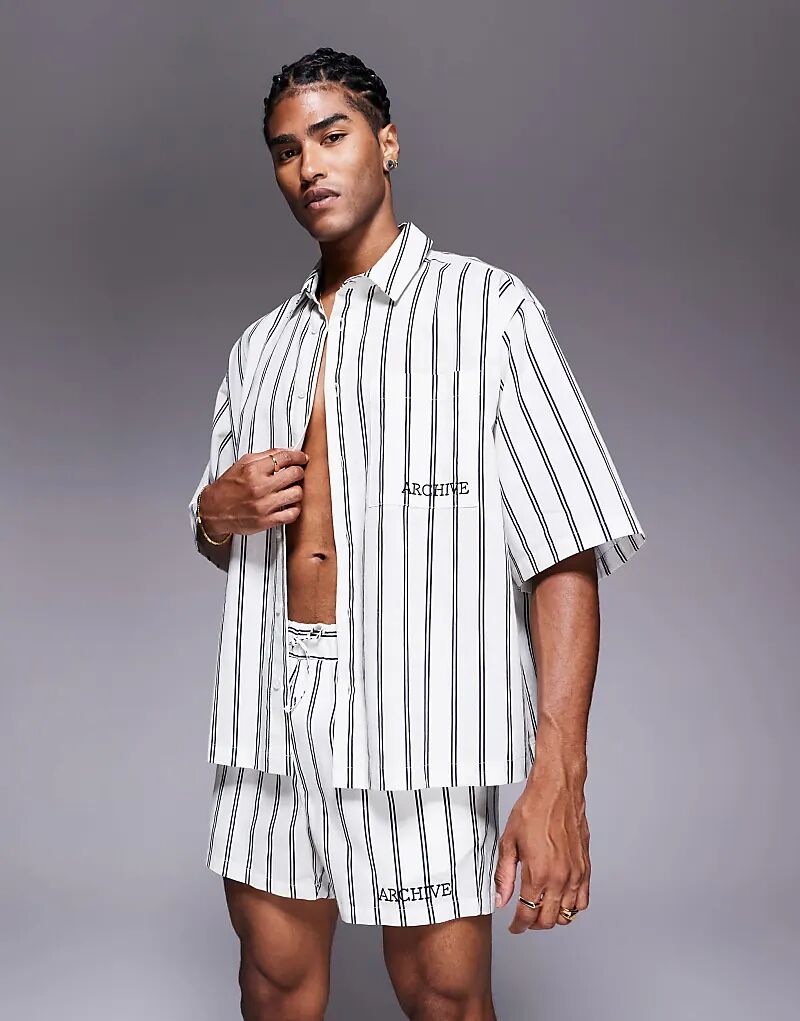 

Рубашка свободного кроя в полоску с вышивкой на груди от ASOS DESIGN белого цвета