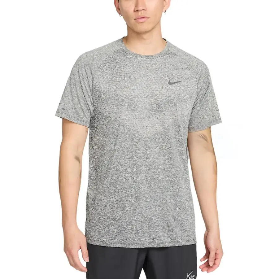 Nike Футболка мужская Smoke Gray с круглым вырезом — фото 2