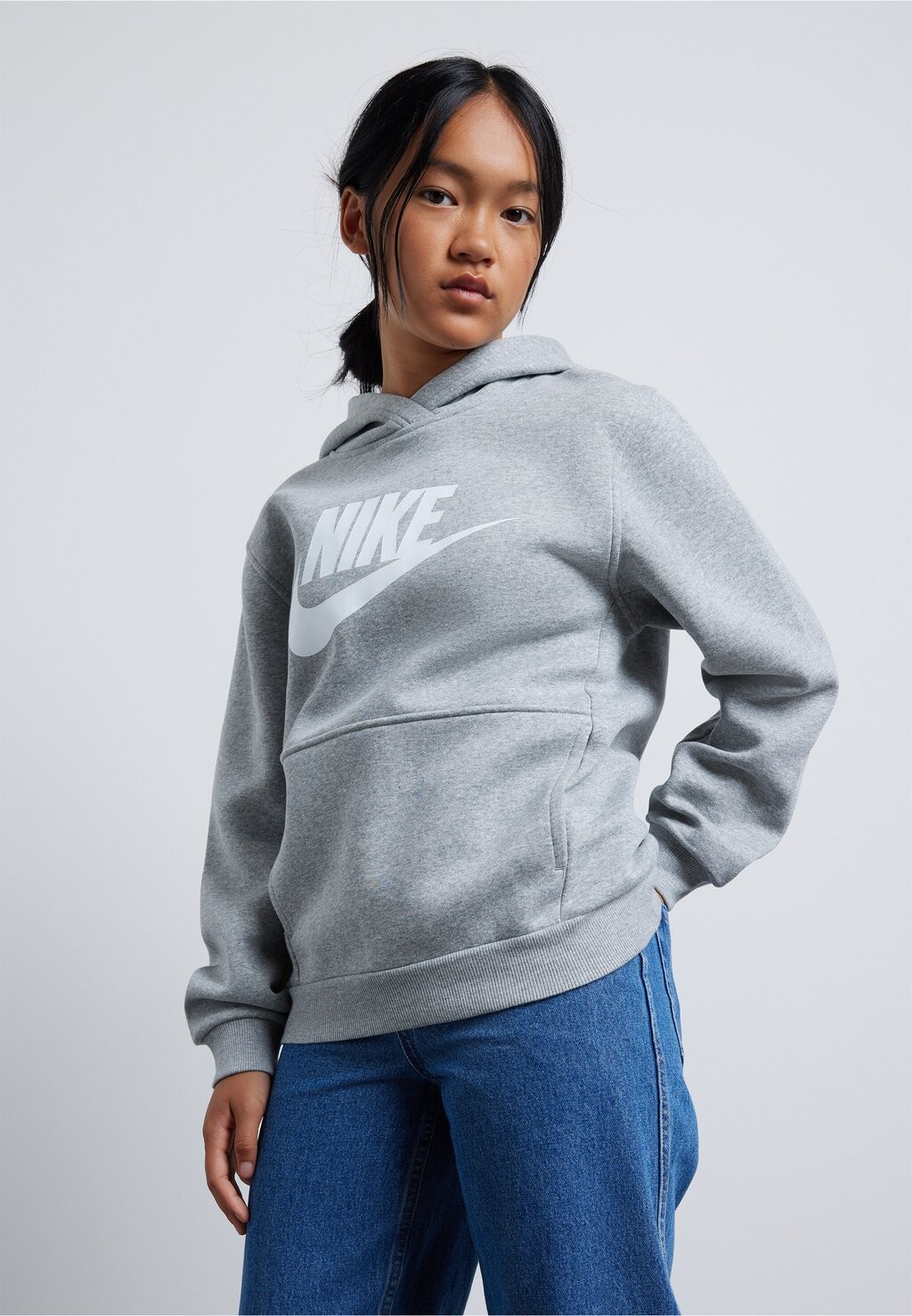 

Толстовка Club Unisex Nike, цвет dark grey heather/white