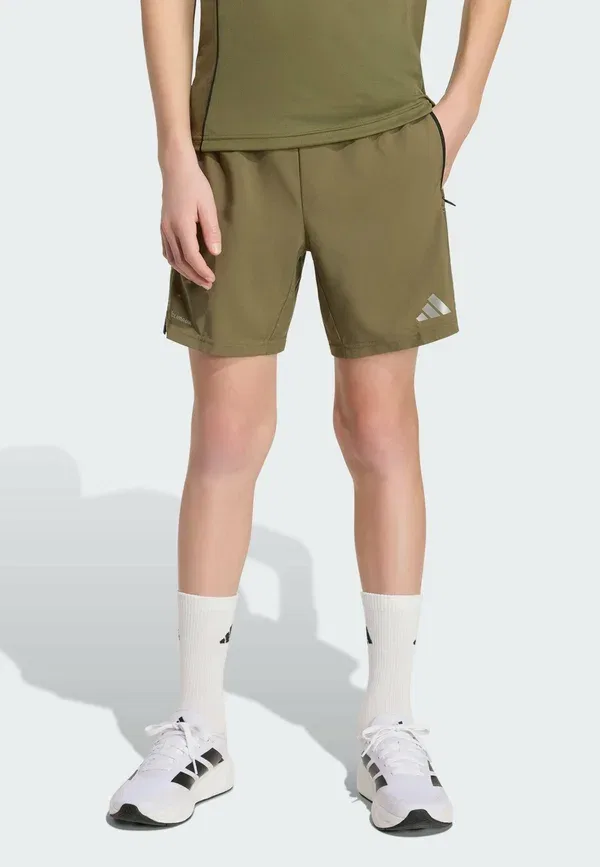 Шорты спортивные Adidas Sportswear Tech Apparel, оливковый страта/черный/отражающий серебристый