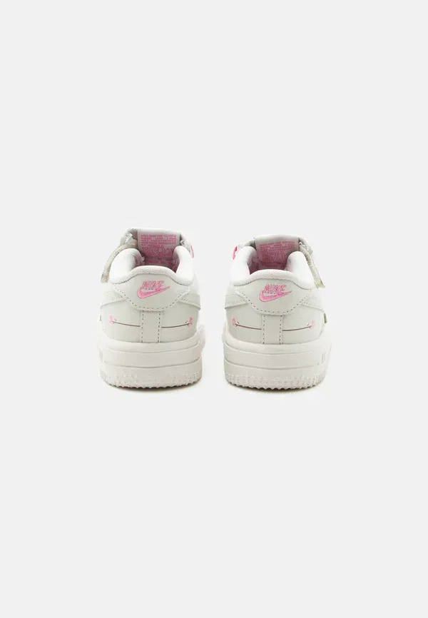 Кроссовки детские Nike Sportswear Force 1, светло-бежевый/игриво-розовый/фауна-коричневый — фото 3