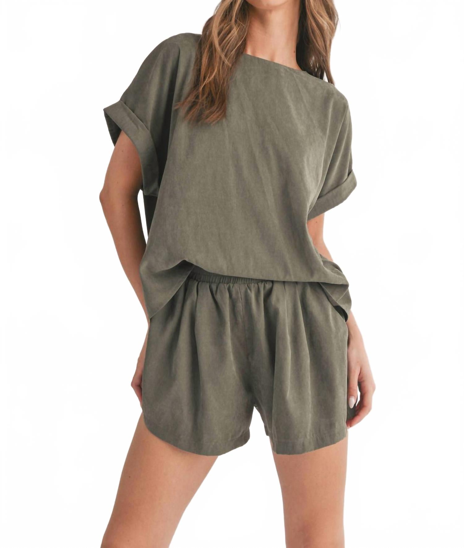

Klesis Комплект Laurel: свободный топ и шорты, оливковый цвет