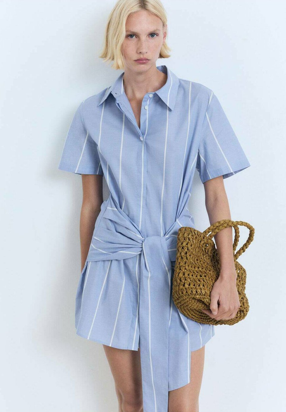 

Платье-рубашка STRIPED WITH KNOT Mango, темно-синий