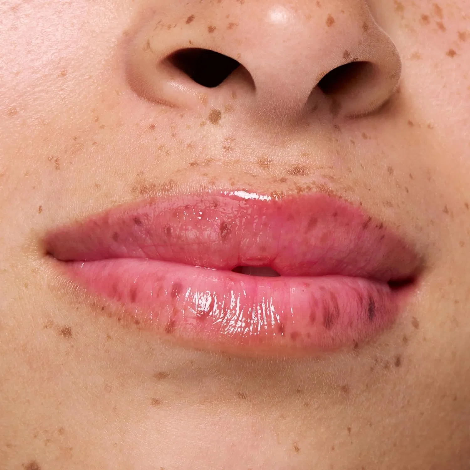 Бальзам для губ «JUICY BOMB glossy butter balm» №03 Pink от essence Essence, 03 Time To Pitaya — фото 4