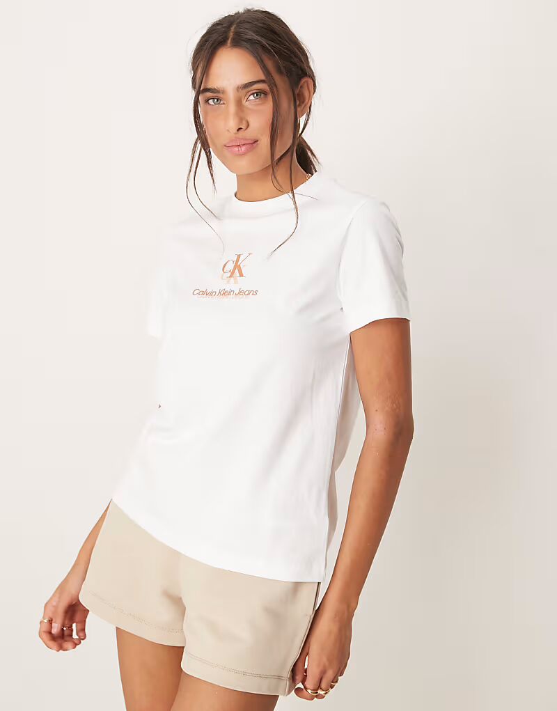 

Футболка с логотипом Calvin Klein Jeans в белом и персиковом цветах