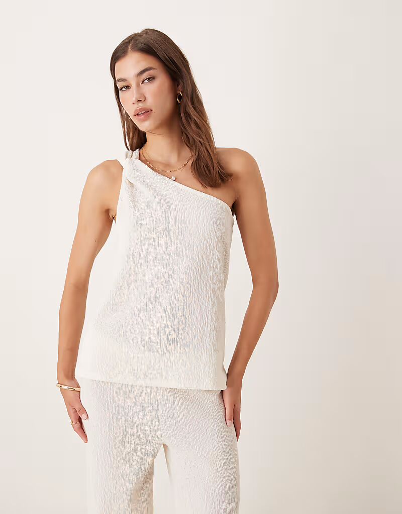 

Топ с завязками на плечах и фактурной жатой отделкой, кремовый цвет Asos Design