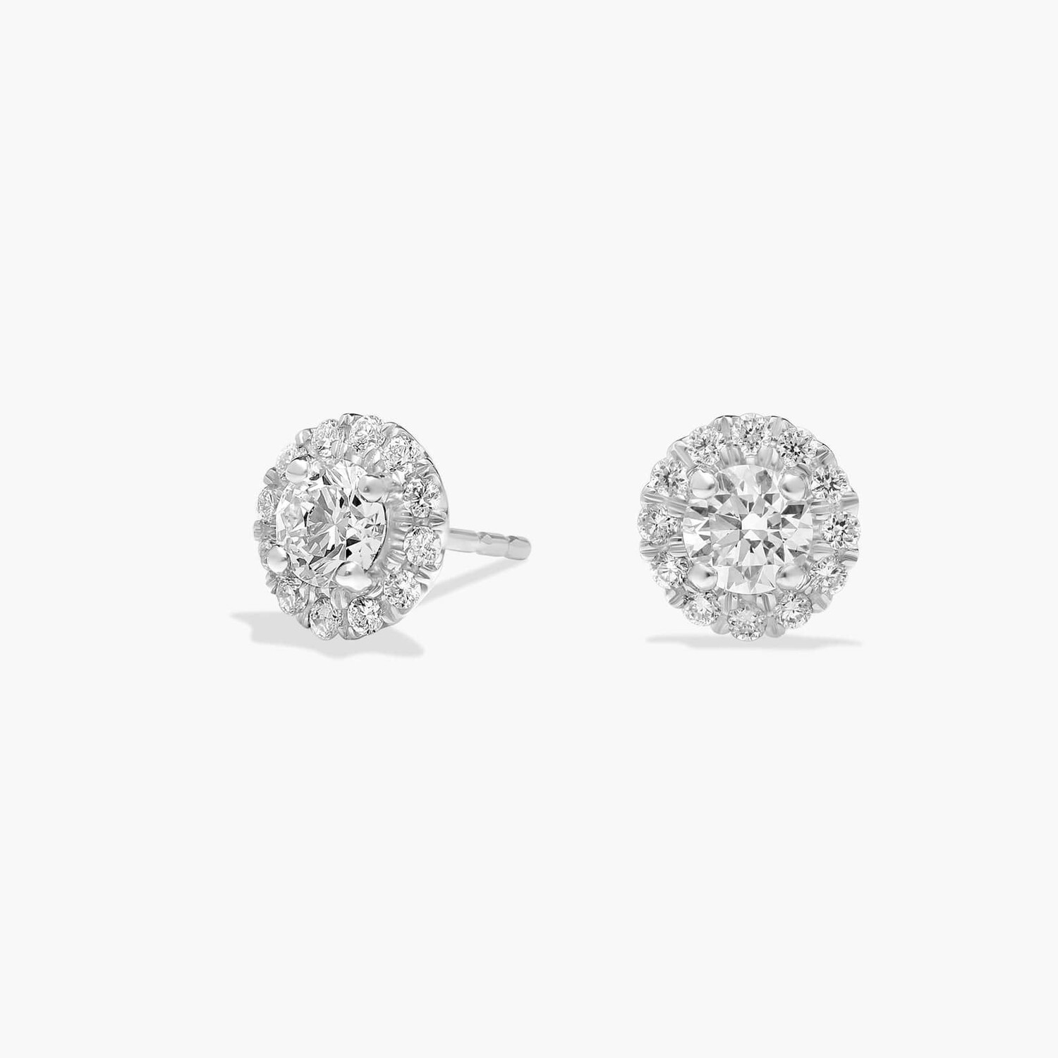 

Серьги-гвоздики Halo Diamond из платины (3/4 карата Tw. - HI / SI1-SI2) Blue Nile
