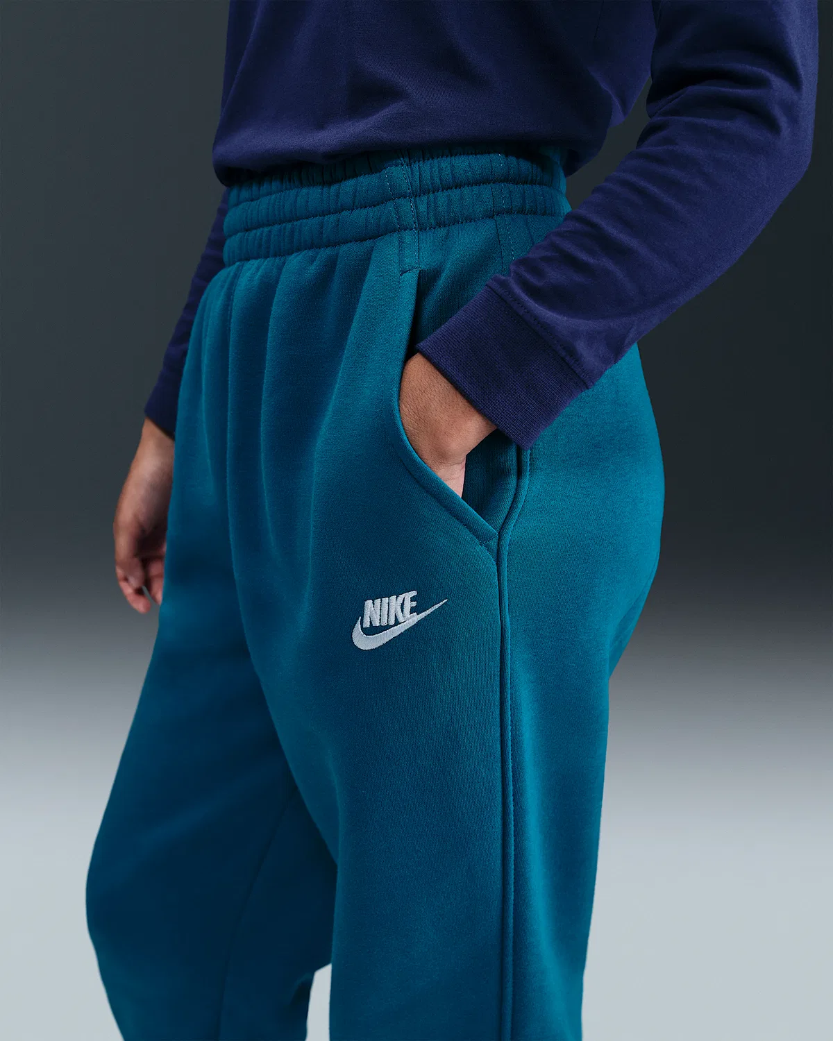 Детские свободные штаны Nike Sportswear Club Fleece, Green Abyss/Green Abyss/White — фото 3