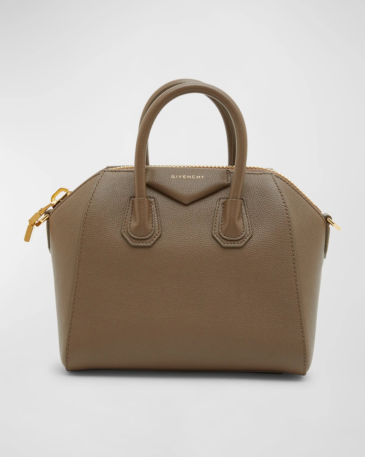 

Маленькая сумка Antigona с ручкой сверху из зерненой кожи Givenchy, цвет Taupe