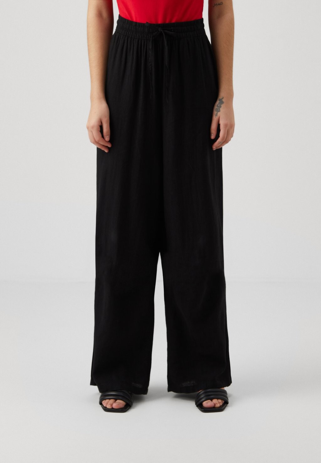 

Брюки VMLINN PANTS Vero Moda Petite, цвет black