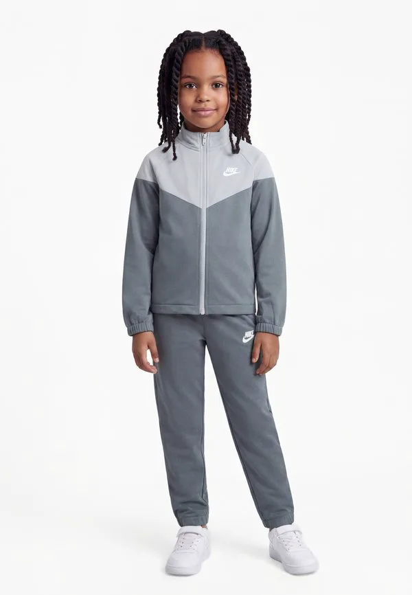Унисекс спортивный костюм Nike Sportswear, Lt Smoke Grey/White