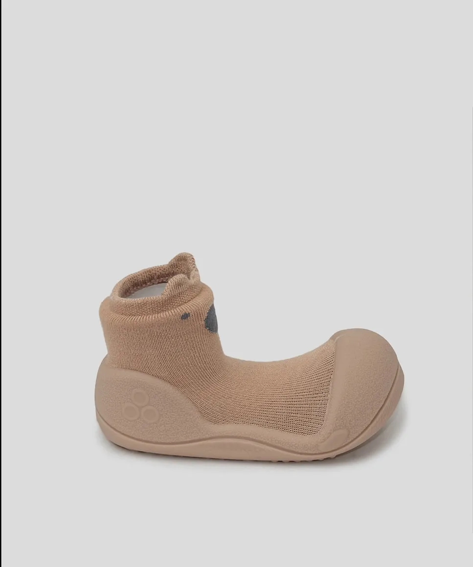 

Бежевые хлопковые пинетки для малыша с принтом лица коалы Attipas