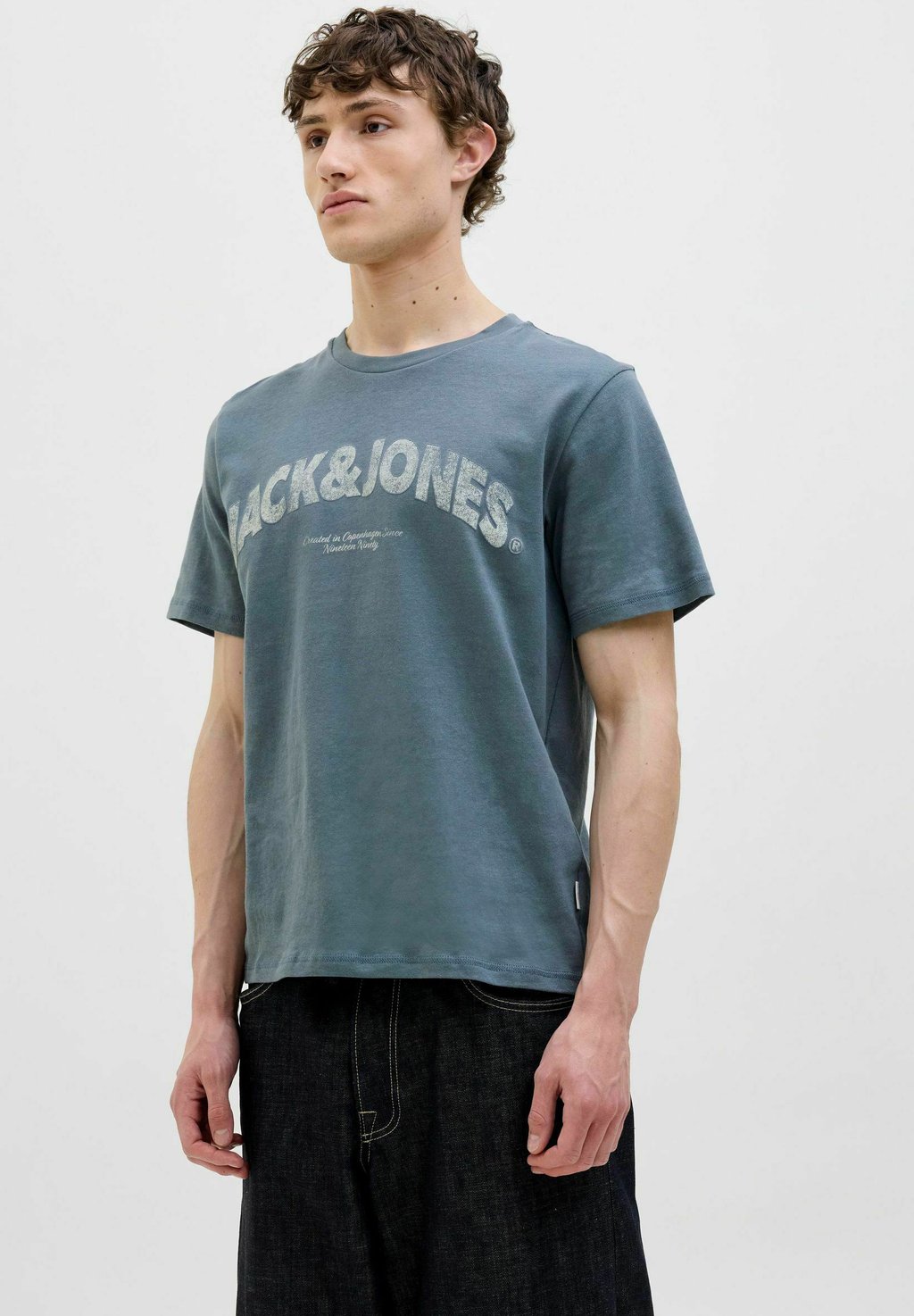 

Футболка с принтом LOGO RUNDHALSAUSSCHNITT Jack & Jones, серый