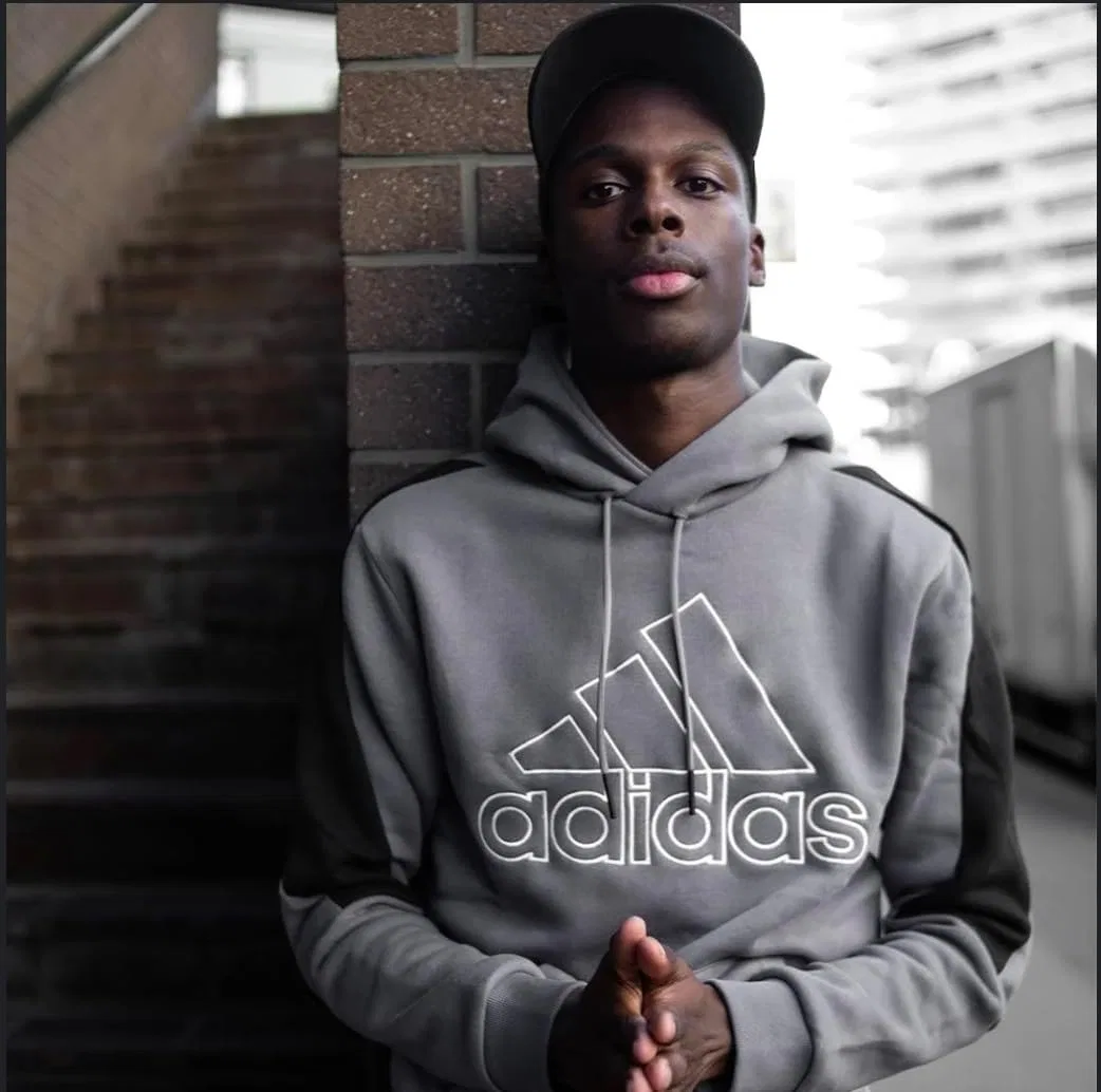 Мужская флисовая толстовка adidas Future Icon с вышитым логотипом спортивной команды — фото 4
