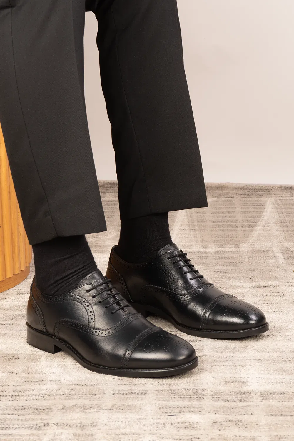 Туфли Oxford brogue кожаные Oswin Hyde, черный — фото 2