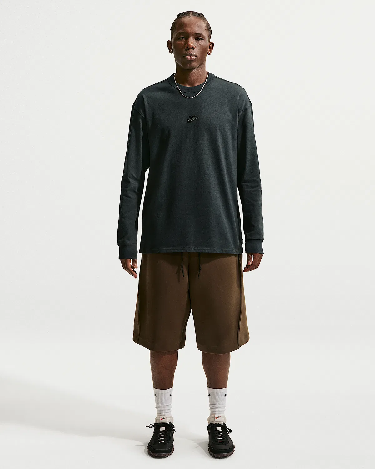 Мужская футболка с длинным рукавом Nike Sportswear Premium Essentials, Black Spruce — фото 4