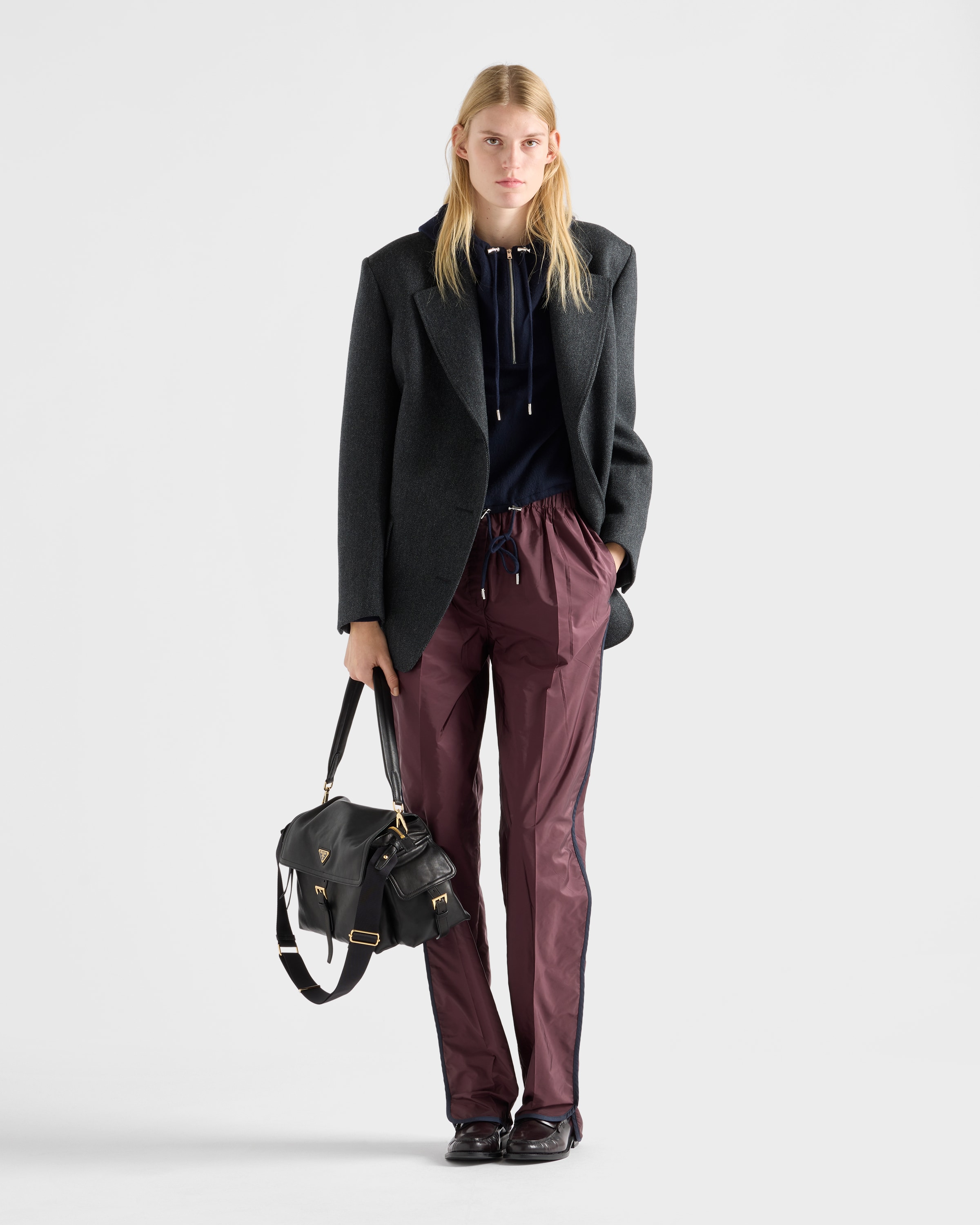 Брюки из Re-Nylon Prada, гранатово-красный / королевский синий — фото 2