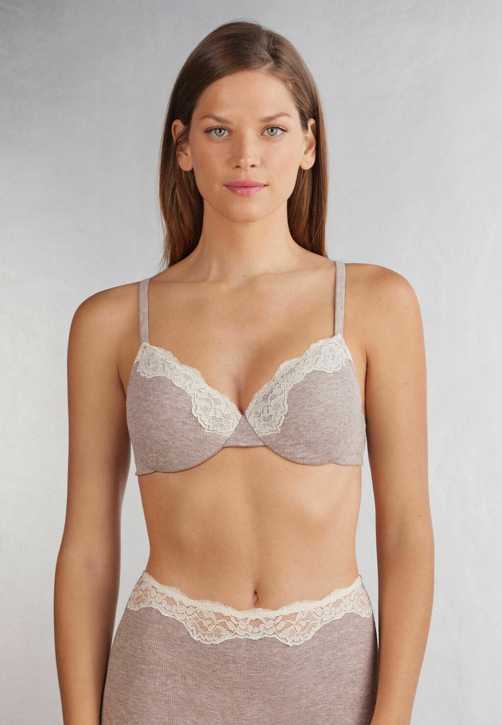 

Бюстгальтер пуш-ап FRANCESCA EFFORTLESS BEAUTY Intimissimi, серый