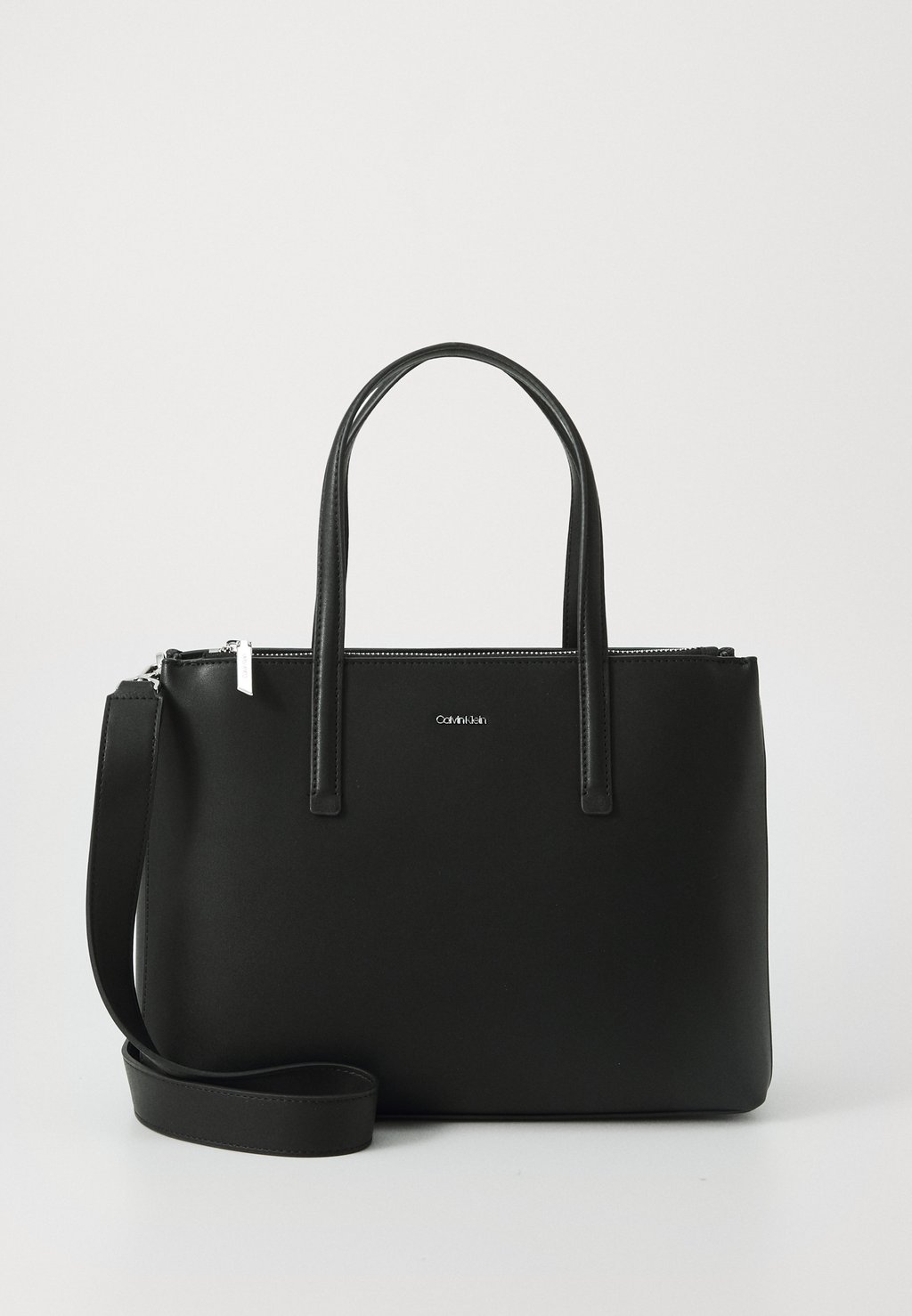 

Сумка MUST TOTE Calvin Klein, черный