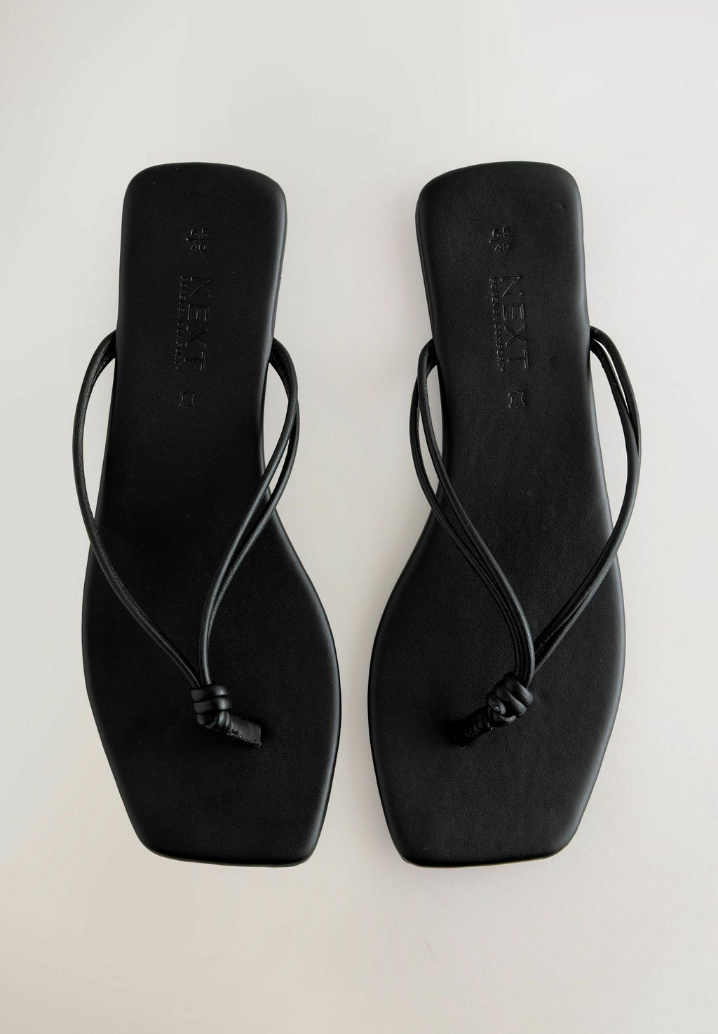 Сандалии с Т-образной застежкой STANDARD WIDE FIT-FOREVER COMFORT KNOTTED TOE Next, черный — фото 4