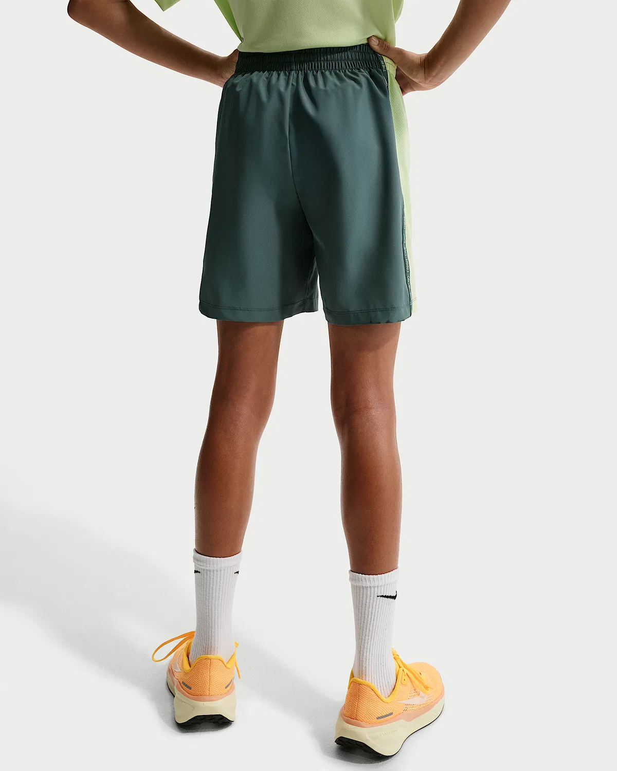 Детские шорты Nike Sportswear Multi Dri-FIT, Mineral Slate/Light Liquid Lime/Light Liquid Lime — фото 3