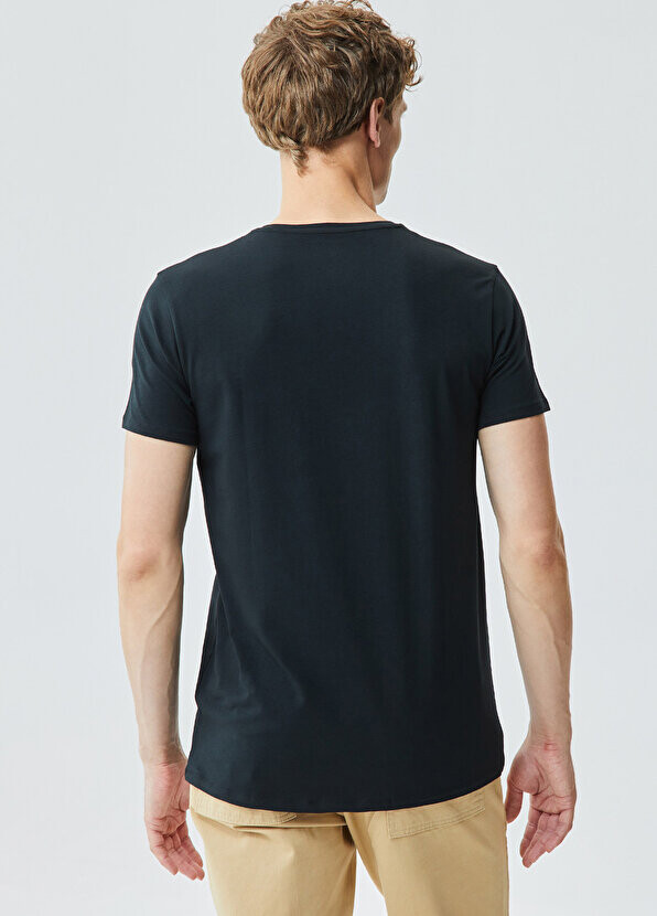 Черная мужская футболка slim fit с v-образным вырезом Lacoste — фото 4