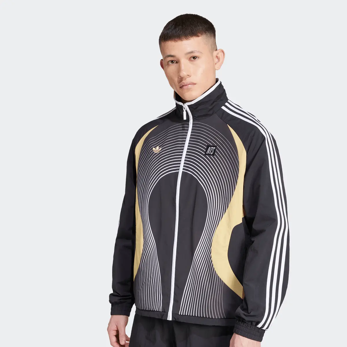 

Куртка adidas Originals x NTS Radio Allover Print SST Originals Jacke, черный/золотой/белый