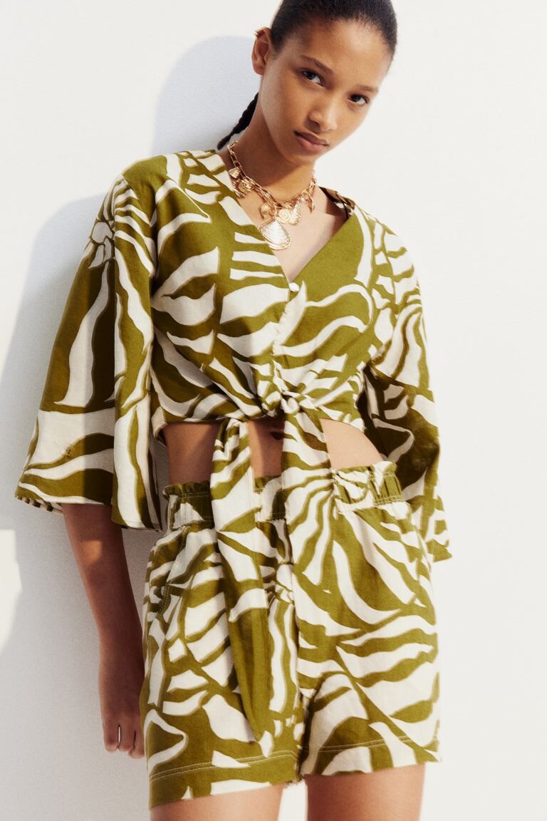 

Льняные шорты H&M, хаки