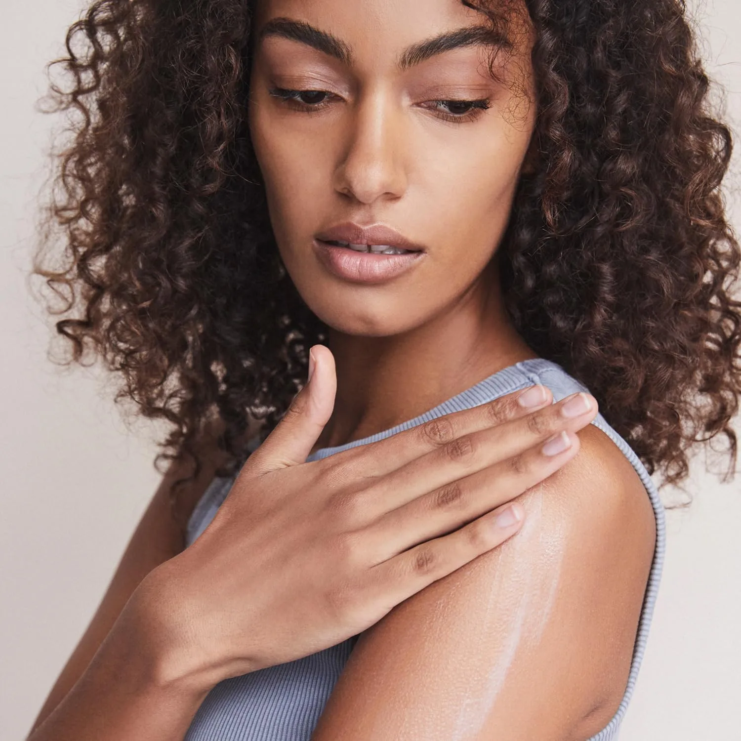 Увлажняющий крем для тела ALASTIN Skincare TransFORM Body Treatment (170 мл) помогает бороться с признаками старения и восстанавливает кожу, склонную к дряблости. — фото 4