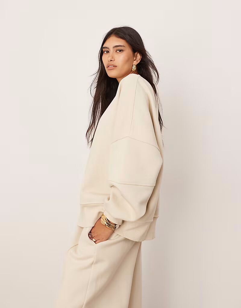 

Толстовка ASOS EDITION премиум-класса с декоративными швами в овсяном цвете