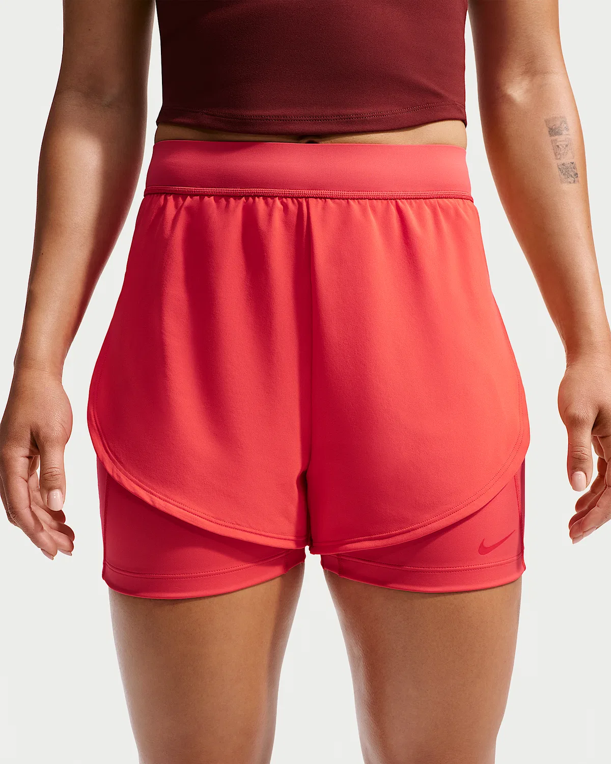 Женские шорты 2-в-1 Nike Universa, 5", Light Crimson/University Red/University Red — фото 2
